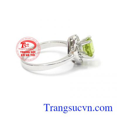 Nhẫn vàng gắn đá chủ peridot thiên nhiên, Nhẫn nữ vàng đảm bảo chất lượng Uy tín, Đeo hợp phong thủy
