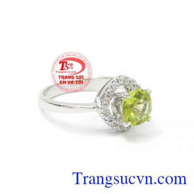 Nhẫn nữ Peridot tài lộc hợp với người mệnh hỏa và mệnh mộc