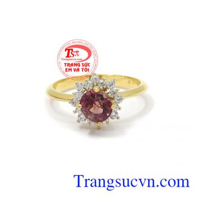 Nhẫn nữ Tourmaline thiên nhiên mang vẻ đẹp sang trọng, đẳng cấp và là biểu tượng của sự thành công và thịnh vượng