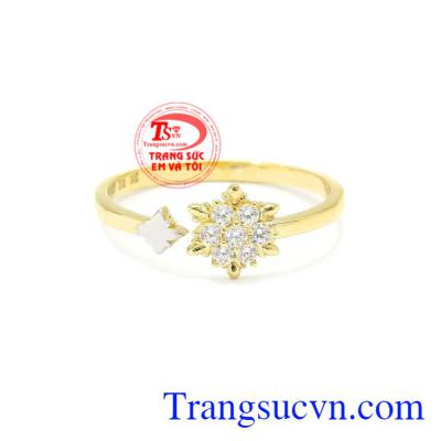 Nhẫn nữ vàng hoa tuyết tôn lên vẻ thanh lịch, dịu dàng cho phái đẹp.