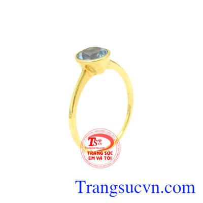 Nhẫn nữ vàng Topaz nhỏ xinh là sản phẩm được chế tác xinh xắn, không cầu kì.