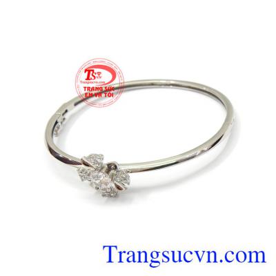 Vòng tay vàng trắng phong cách là sự lựa chọn cho người yêu thương những dịp ý nghĩa