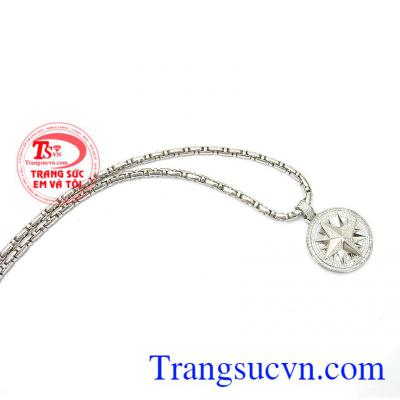 Mặt dây chuyền danh vọng tôn lên phong cách thời trang đẳng cấp quý ông