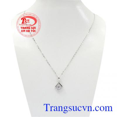 dây chuyền vàng trắng nữ tính mang đến cho người sử dụng sự sang trọng và quý phái,Bộ dây chuyền vàng trắng nữ tính
