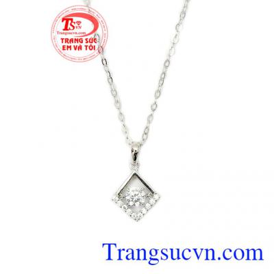 Mặt dây gắn đá CZ nổi bật, sang trọng, tinh tế,Bộ dây chuyền vàng trắng nữ tính