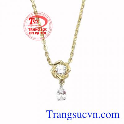 Sản phẩm đẹp tinh tế, mang nét thanh lịch và hiện đại. Bộ dây vàng màu nữ tính