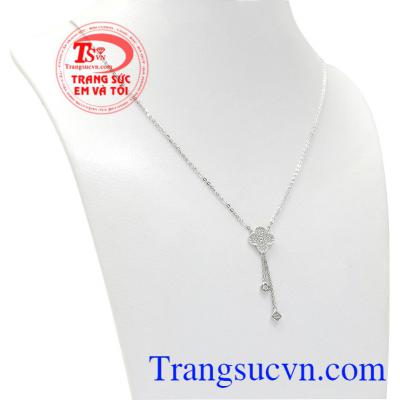 Bộ dây vàng trắng thanh lịch với thiết kế nhẹ nhàng, tinh tế mang phong cách Hàn Quốc. 