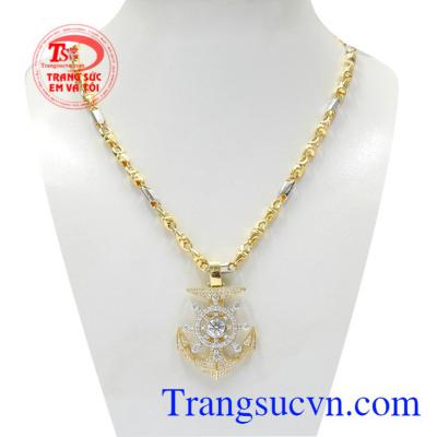 Bộ mặt dây nam vàng uy quyền là sự kết hợp đầy nam tính của mặt dây chuyền Korea và dây chuyền vàng 10k.