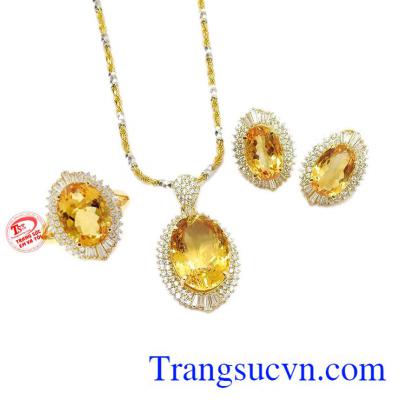 Thạch anh vàng hợp phong thủy, mang đến tài lộc và may mắn. Bộ nữ trang thạch anh vàng ấn tượng