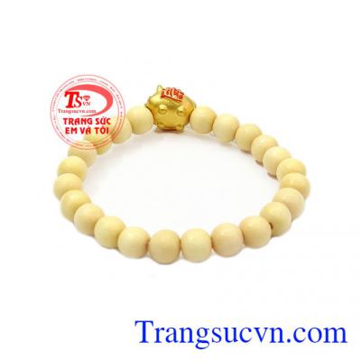 Với ý nghĩa mang lại sức khỏe, mong bé lớn lên khỏe mạnh, vòng dâu tằm cho bé luôn được các mẹ, các gia đình quan tâm, tìm mua,Chuỗi tay dâu heo vàng ta