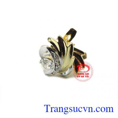 Hoa tai cá tính sẽ là sự lựa chọn hoàn hảo để làm quà tặng cho người yêu thương. Hoa tai cá tính vàng 10k.