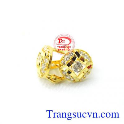 Hoa tai đồng xu vàng là món quà tuyệt vời để làm quà tặng cho người thân, bạn bè. Hoa tai đồng xu vàng 10k giao hàng trên toàn quốc, bảo hành uy tín.