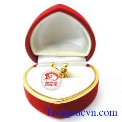 Hoa tai tròn bi vàng 10k mang lại vẻ hiện đại, tinh tế cho người đeo. Hoa tai tròn bi 10k giao hàng trên toàn quốc.