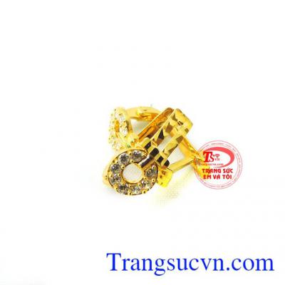 Hoa tai vàng 10k rẻ đẹp thương hiệu Em và Tôi sẽ là sự lựa chọn hoàn hảo làm quà tặng cho người thân, bạn bè.