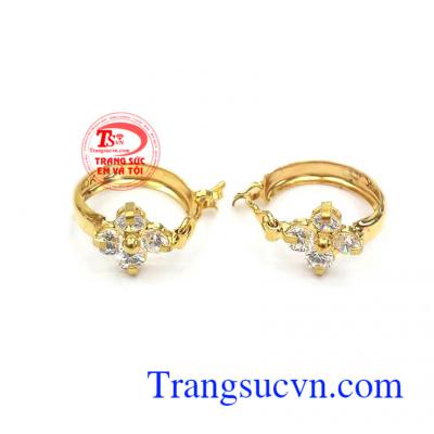 Hoa tai vàng cho nữ thương hiệu Em và Tôi đảm bảo về chất lượng, được nhiều khách hàng tin dùng.