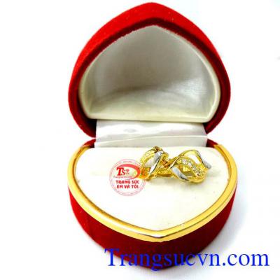 Hoa tai vàng tây 10k tinh tế thương hiệu Em và Tôi đảm bảo về chất lượng, bảo hành uy tín.