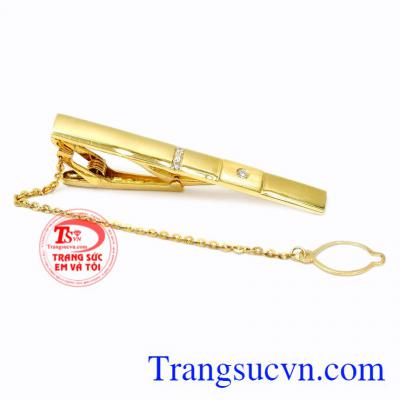 Kẹp caravat vàng đẳng cấp vàng 14k sẽ là sự lựa chọn hoàn hảo để làm quà tặng cho các quý ông lịch lãm.