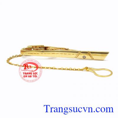 Kẹp caravat vàng lịch lãm sẽ là sự chọn hoàn hảo để làm một món quà đầy giá trị và sang trọng.