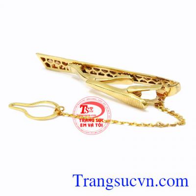 Kẹp caravat vàng lịch lãm thương hiệu Em và Tôi đảm bảo về chất lượng.
