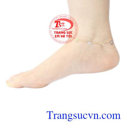 Sản phẩm có thể làm quà tặng cho người thân và bạn bè. Lắc chân vàng bông hoa