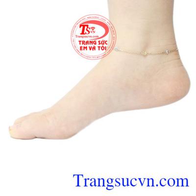 Lắc chân tạo điểm nhấn nổi bật cho người sử dụng. Lắc chân vàng nữ tính