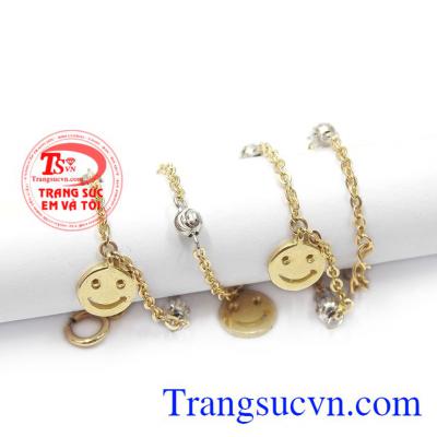 Lắc chân vàng vui vẻ mang đến niềm vui và xua tan đi buồn phiền xung quanh.
