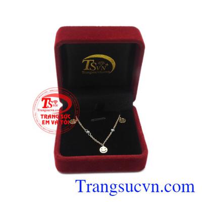 Sản phẩm được làm từ vàng 10k nhập khẩu Hàn Quốc. Lắc chân vàng vui vẻ