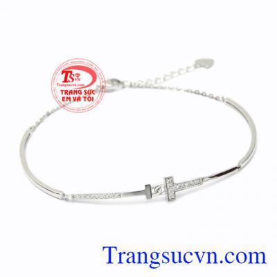 Lắc tay nữ vàng trắng xinh xắn sẽ là món quà bất ngờ dành tặng cho bạn gái vào những dịp đặc biệt.
