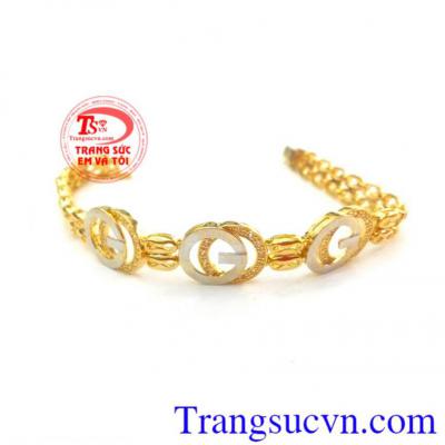 Lắc tay dành cho nữ sản phẩm đảm bảo chất lượng vàng, thiết kế và chế tác tinh tế, đường nét sáng bóng,bền đẹp, đeo lắc tay vàng tây hợp thời trang, khách hàng nhiều năm liền bình chọn