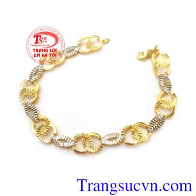 Lắc tay dành cho nữ sản phẩm đảm bảo chất lượng vàng, thiết kế và chế tác tinh tế, đường nét sáng bóng,bền đẹp, đeo lắc tay vàng tây hợp thời trang, khách hàng nhiều năm liền bình chọn.