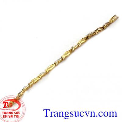 Lắc tay dành cho nữ sản phẩm đảo bảo chất lượng vàng, thiết kế và chế tác tinh tế, đường nét sáng bóng,bền đẹp, đeo lắc tay vàng tây hợp thời trang, khách hàng nhiều năm liền bình chọn.