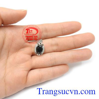 Mặt dây Sapphire cát khí là món quà tặng tuyệt vời cho người bạn yêu thương