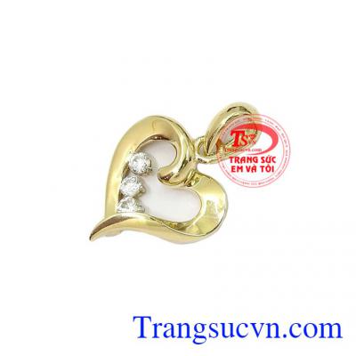 Mặt dây trái tim vàng dễ dàng kết hợp với các kiểu dây chuyền khác nhau