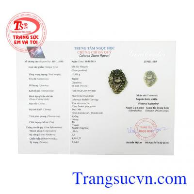 Theo phong thủy, đeo Phật Di Lặc được ví như lá bùa hộ mệnh mang lại bình an, may mắn cho chủ nhân,Mặt phật Di Lặc Sapphire ấm no