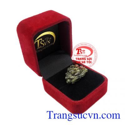 Tượng Phật Di Lặc cầm thỏi vàng trên tay thể hiện việc đem lộc lá, tiền tài đến cho gia đình,Mặt phật Di Lặc Sapphire hưng thịnh