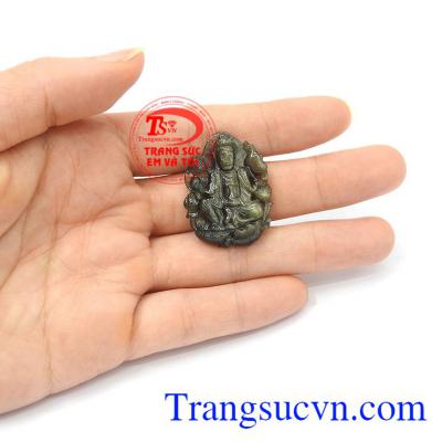 Mặt phật Quan Âm cát khí rất được mọi người ưa chuộng, là lá bùa hộ mệnh cho người đeo