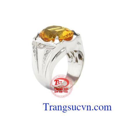 Nhẫn bạc thạch anh vàng nam tính sẽ khiến cho phái mạnh hững thú bởi vẻ tinh tế và sang trọng.