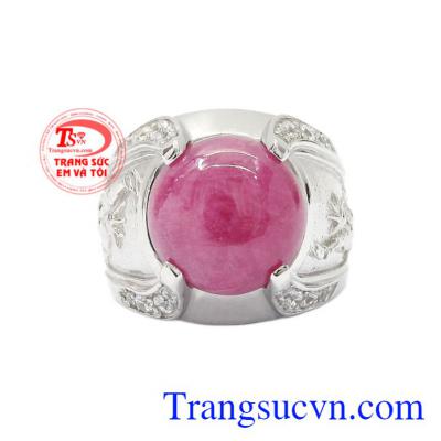 Nhẫn nam bạc Ruby cá tính là sản phẩm không thể bỏ lỡ bởi vẻ trẻ trung, chạm khắc độc đáo của chiếc nhẫn.