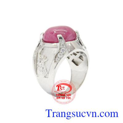 Nhẫn nam bạc Ruby cá tính được thiết kế tinh tế, sang trọng.