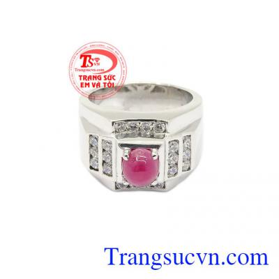 Đá Ruby được xem là biểu tượng của tình yêu, biểu trưng cho sự nồng nàn và lãng mạn,Nhẫn nam bạc Ruby đẹp