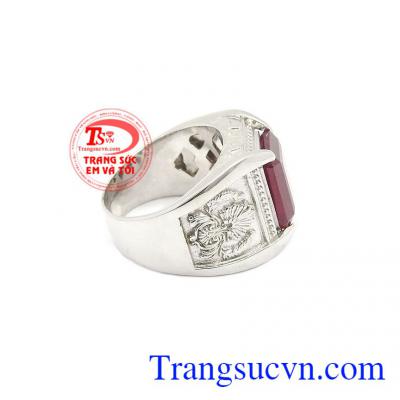 Theo quan niệm của Phương Đông, việc đeo trang sức, đá quý hợp với mệnh sẽ đem lại sự may mắn và hưng vượng cho người đeo,Nhẫn nam bạc Ruby mạnh mẽ