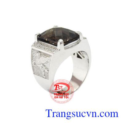 Nhẫn nam bạc thạch anh khói đẹp mang lại vẻ mạnh mẽ, quyền lực cho người đeo.