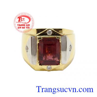 Người ta cho rằng,đá Garnet màu đỏ tượng trưng cho tình yêu, nó xua đuổi bất hạnh và đem lại hạnh phúc cho chủ nhân,Nhẫn nam Garnet mạnh mẽ