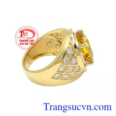 Đặc biệt, Sapphire cũng được coi là viên đá của tri thức, sự lãnh đạo sáng suốt và trung thực,Nhẫn nam Sapphire vàng công danh