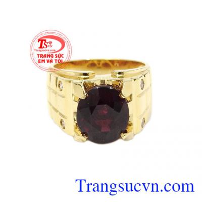 Đá Garnet ngọc hồng lựu đang được rất nhiều người quan tâm và lựa chọn nhất là các bạn trẻ bởi những tác dụng về phong thủy và tính thời trang,Nhẫn nam vàng Garnet đẹp