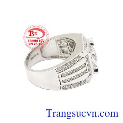 Nhẫn nam vàng trắng công danh hợp thời trang có thể kết hợp với nhiều loại trang phục khác nhau,Nhẫn nam vàng trắng công danh