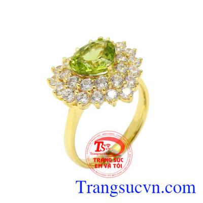 Nhẫn nữ peridot yêu thương