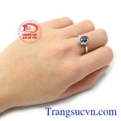 Nhẫn nữ Sapphire thời thượng là món quà tặng tuyệt vời cho người bạn yêu thương