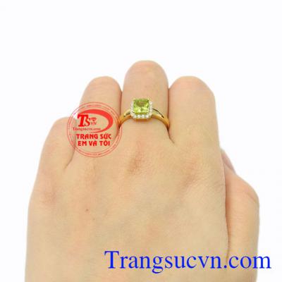 Nhẫn nữ vàng Peridot xinh xắn 14k.
