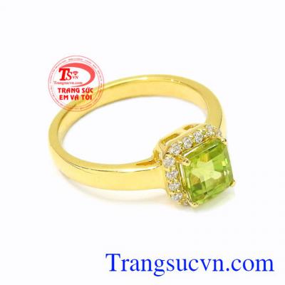 Nhẫn nữ vàng Peridot xinh xắn vàng 14k là món quà xinh xắn dành tặng cho người thương.